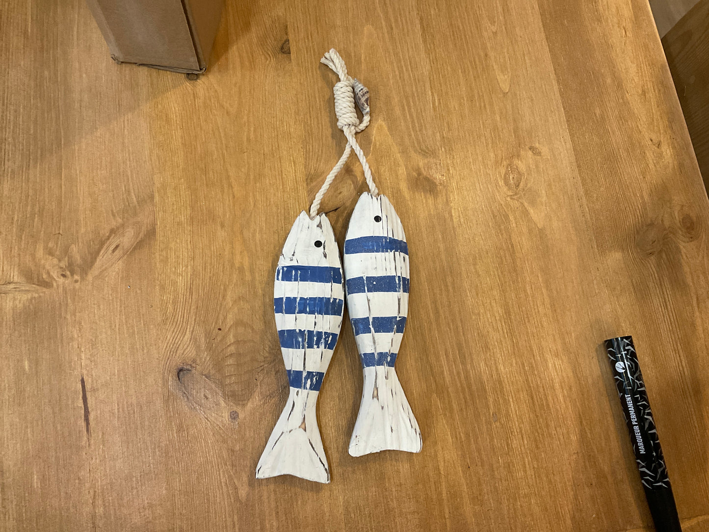 Lot de 2 poissons en bois